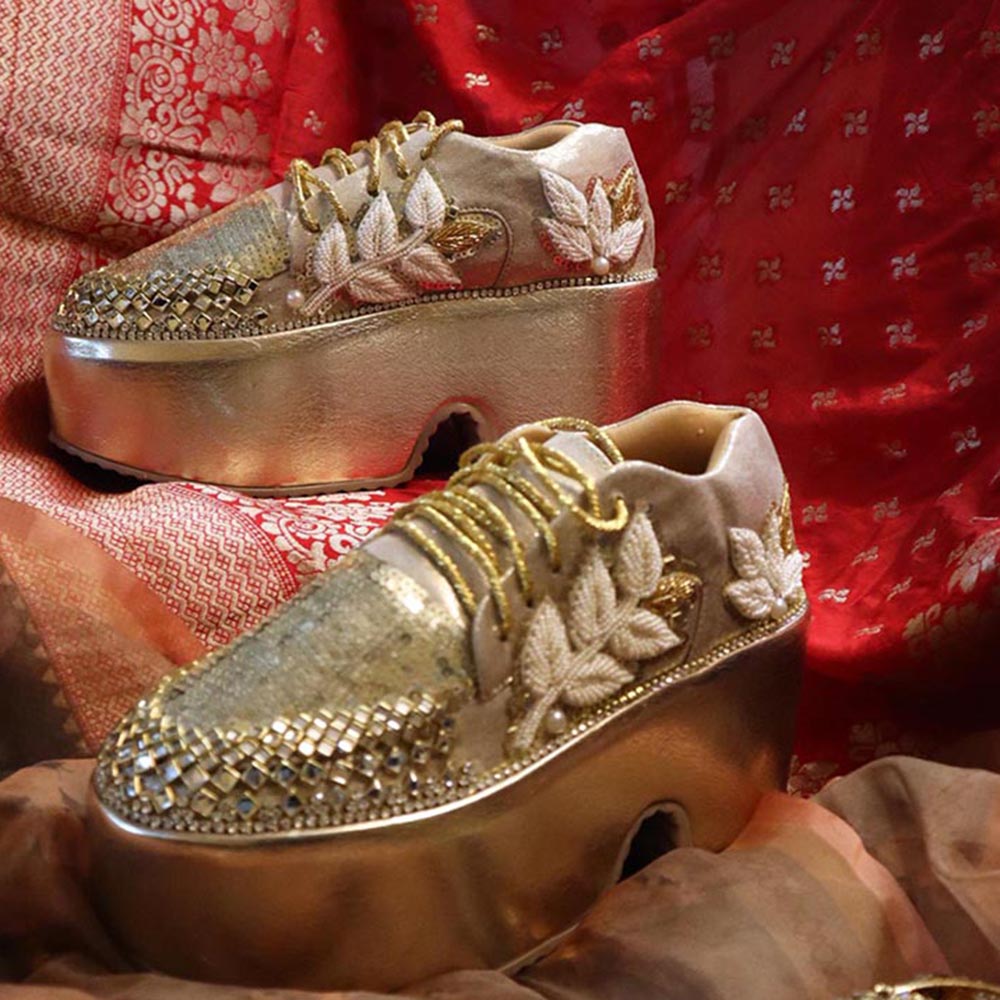 Chal Jooti Madhumalti Gulzaar Gold Sneakers