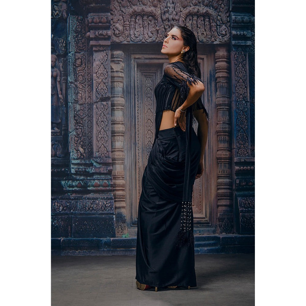 Daatri by meenakshi kakkar Black Pre-Drape Saree with Stitched Blouse