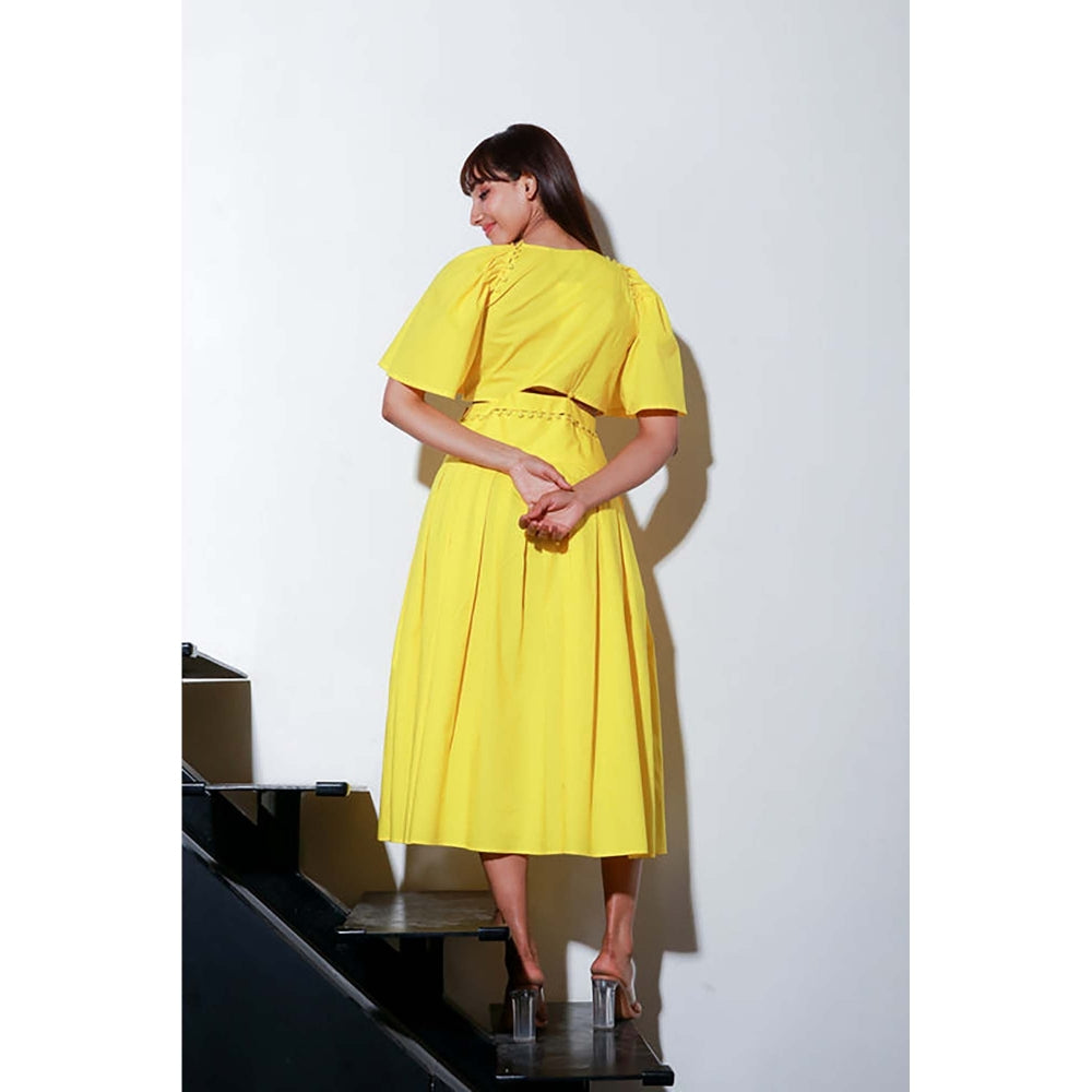 Echke Yellow Dress With A Buttoned Waist And Box Pleat.