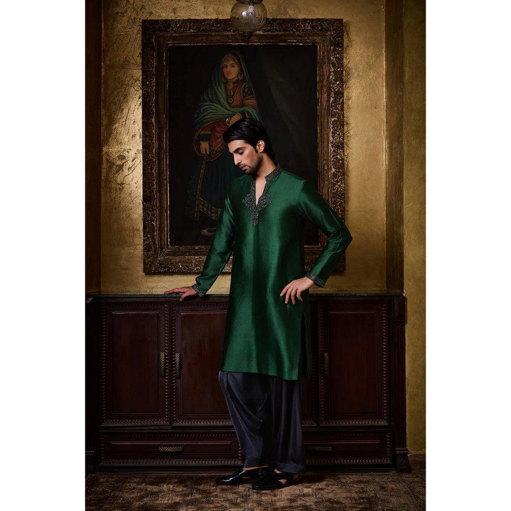 HISTORI Chanderi Men Green Embroidered Kurta with Salwar