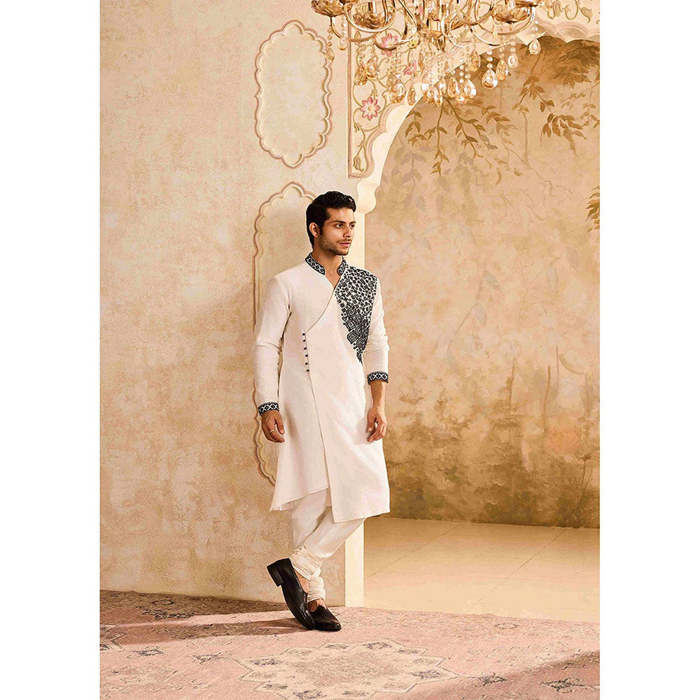 HISTORI Chanderi Men White Embroidered Kurta with Churidar