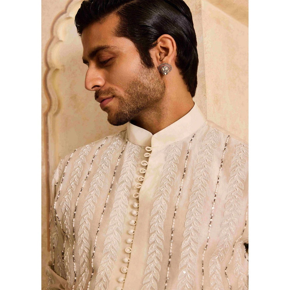 HISTORI Chanderi Men Ivory Embroidered Kurta with Churidar