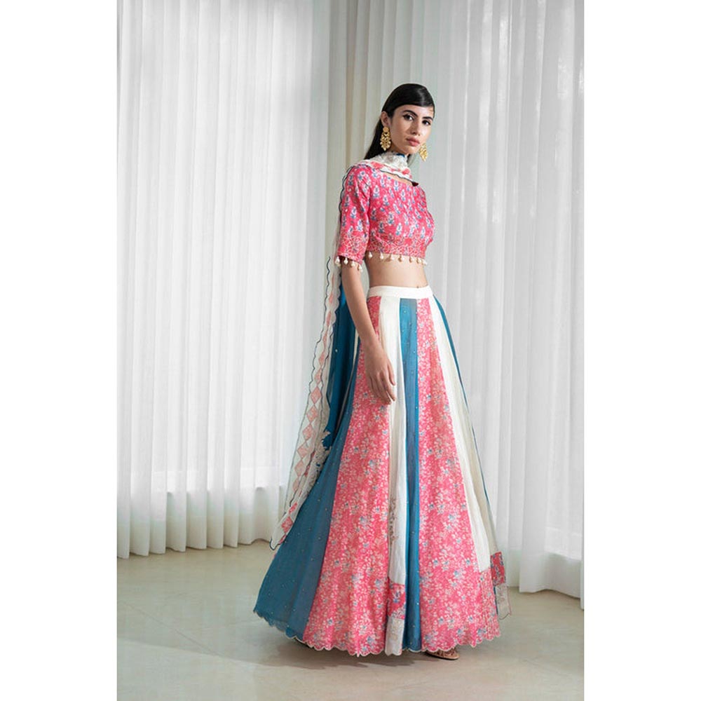 MANDIRA WIRK Printed Lehenga Blouse With Dupatta