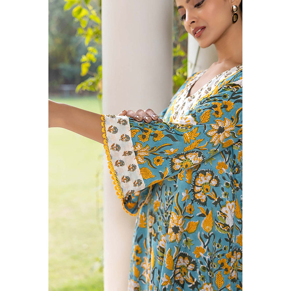 Naseebo Amber Grace Kurta With Pant And Dupatta