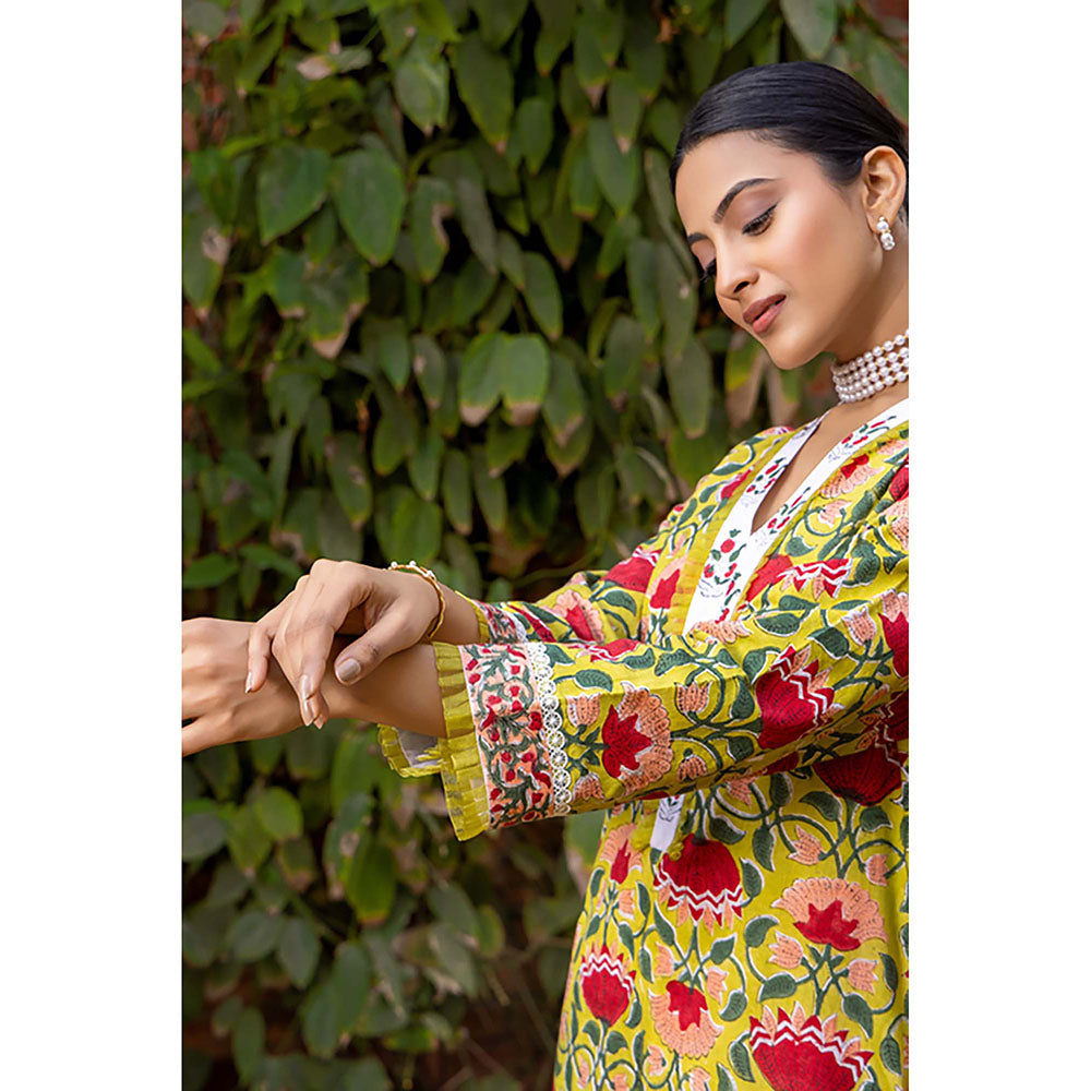 Naseebo Spring Yellow Glow Kurta And Pant With Dupatta Set
