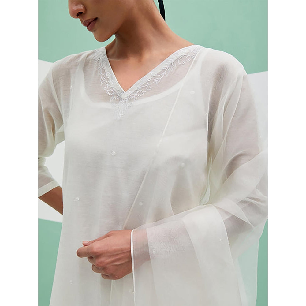 Priya Chaudhary White Chanderi Organza Kurta With Pant And Dupatta