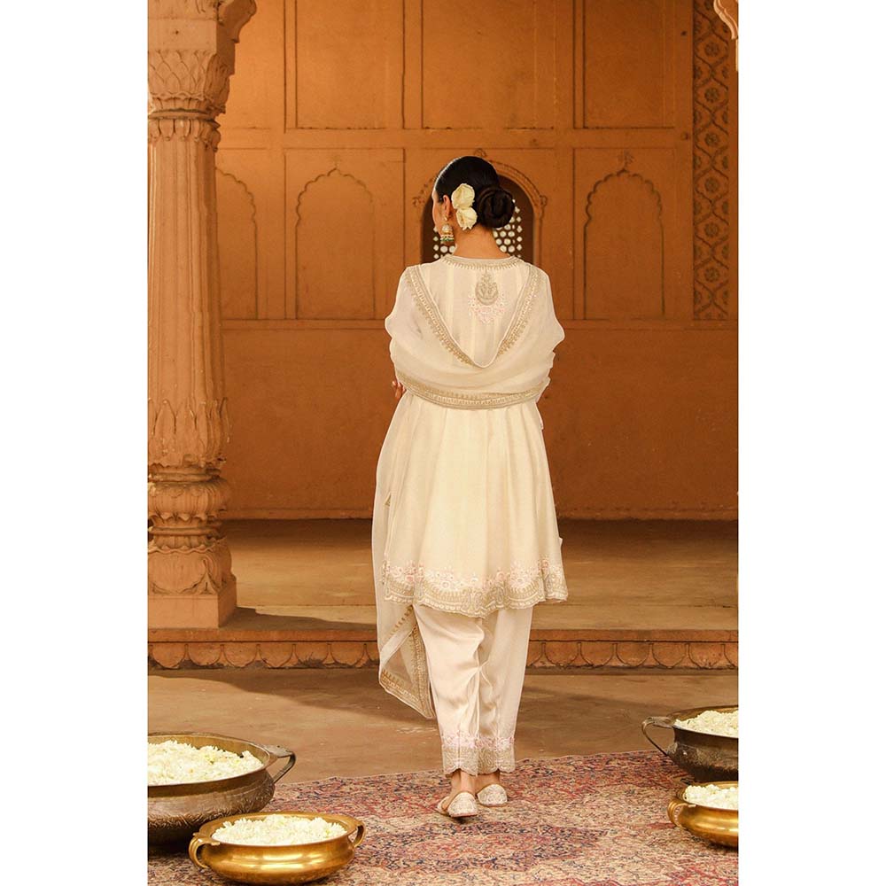 Sheetal Batra Ivory Short Kurta With Salwar And Dupatta (Set of 3)