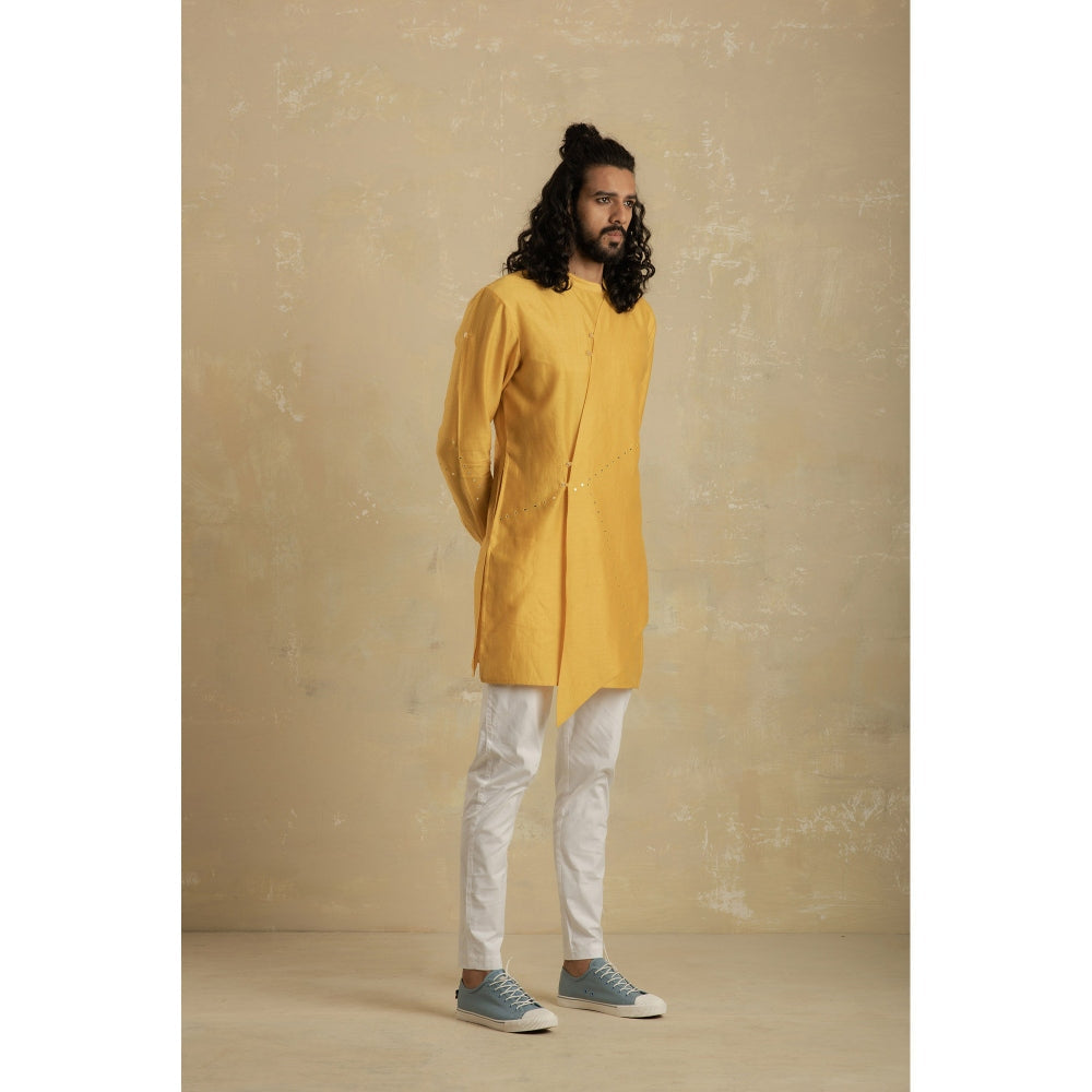 charkhee Men Yellow Diagonal Short Kurta with Pants (Set of 2)