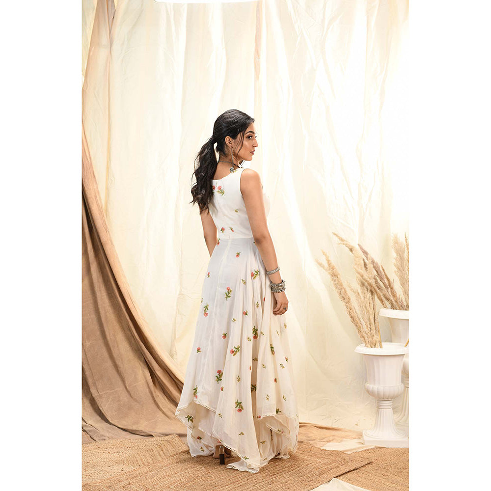 Aaryaa By Kashveen Kohli Off White Floral Embroidered Asymmetrical Dress With Bandhani Cape
