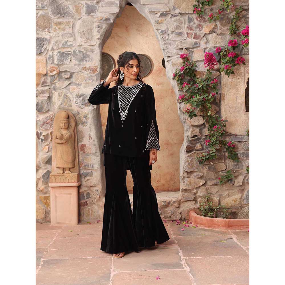 Ajiesh Oberoi Black Co-Ord (Set of 2)