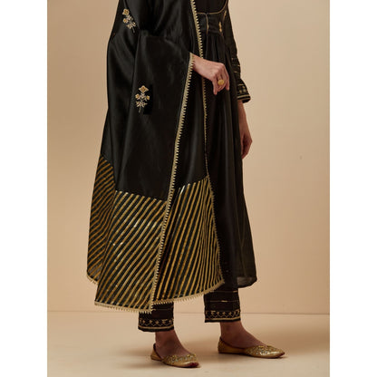 Anantaa by Roohi Trehan Black Hand Embroidered Silk Chanderi Dupatta