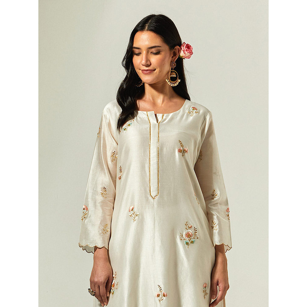 Anantaa by Roohi Trehan Off White Silk Chanderi Hand Embroidered Kurta With Plackett