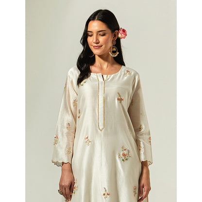 Anantaa by Roohi Trehan Off White Silk Chanderi Hand Embroidered Kurta With Plackett