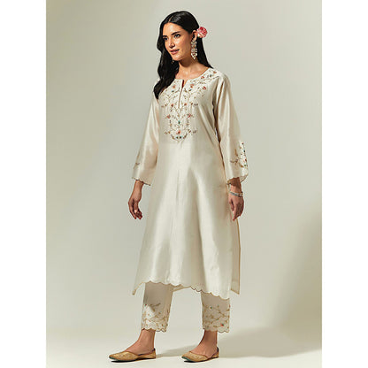 Anantaa by Roohi Trehan Off White Silk Chanderi Hand Embroidered Kurta