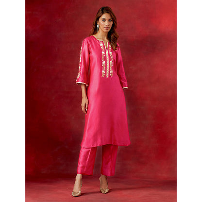 Anantaa by Roohi Trehan Fuchsia Round Neck Kurta With Pant (Set of 2)