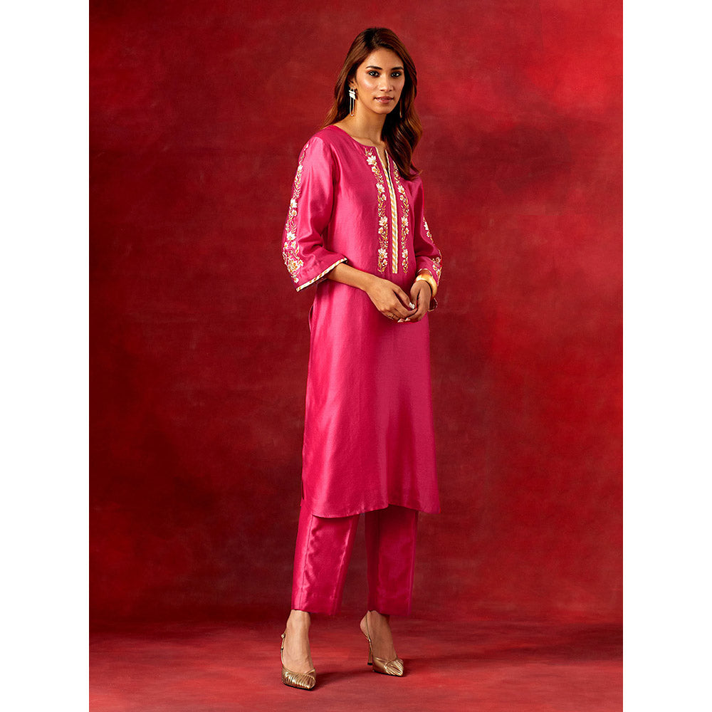 Anantaa by Roohi Trehan Fuchsia Round Neck Kurta With Pant (Set of 2)