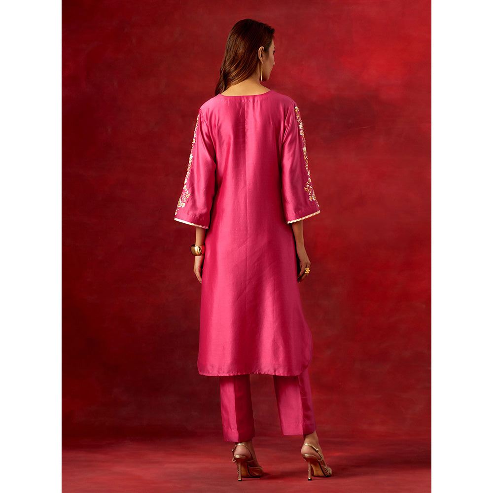 Anantaa by Roohi Trehan Fuchsia Round Neck Kurta With Pant (Set of 2)