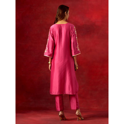Anantaa by Roohi Trehan Fuchsia Round Neck Kurta With Pant (Set of 2)