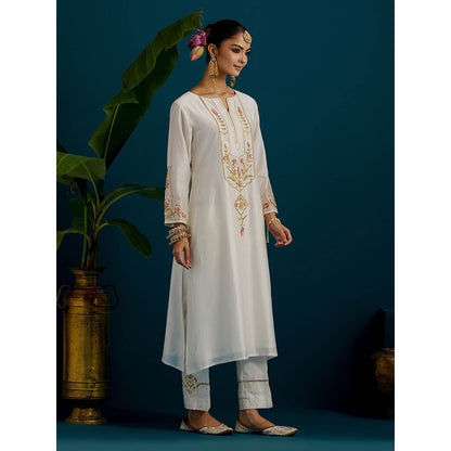 Anantaa by Roohi Trehan Off White Round Neck Long Yoke Kurta