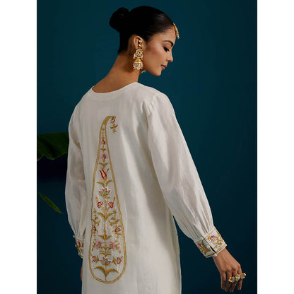 Anantaa by Roohi Trehan Off White Round Hem Kurta With Back Motif