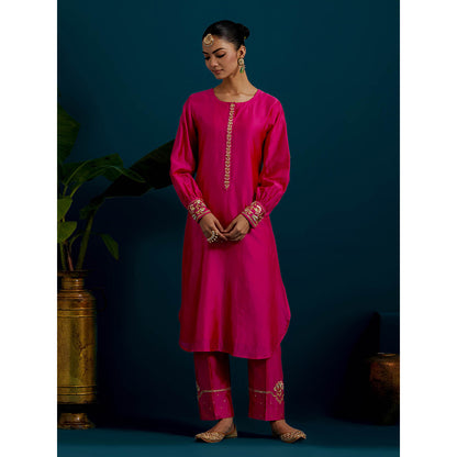 Anantaa by Roohi Trehan Pink Round Hem Kurta With Back Motif