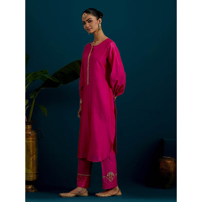 Anantaa by Roohi Trehan Pink Round Hem Kurta With Back Motif