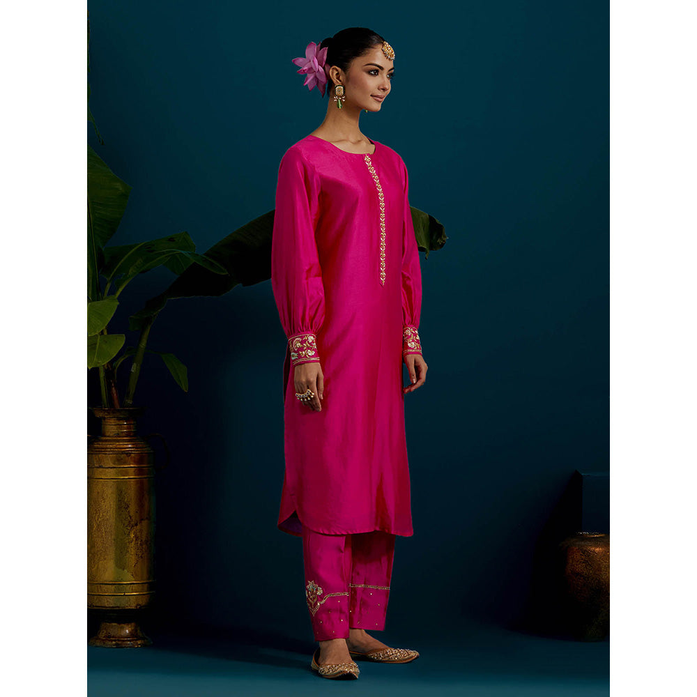 Anantaa by Roohi Trehan Pink Round Hem Kurta With Back Motif