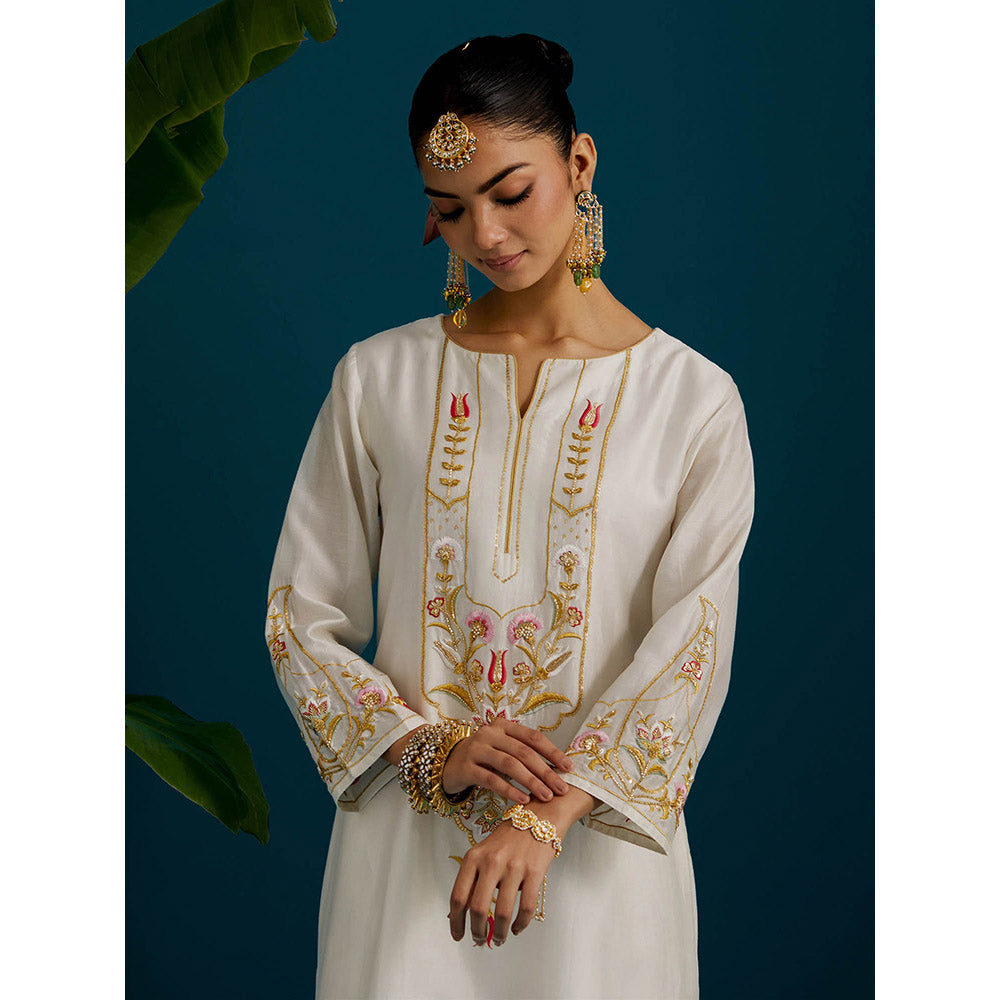 Anantaa by Roohi Trehan Off White Round Neck Long Yoke Kurta with Pant (Set of 2)