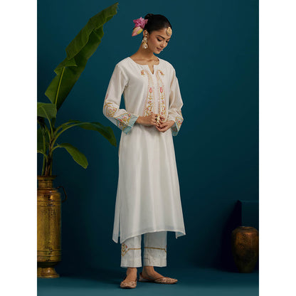 Anantaa by Roohi Trehan Off White Paisley Yoke Kurta with Pant (Set of 2)