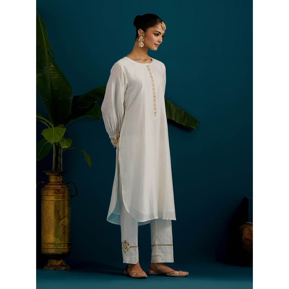 Anantaa by Roohi Trehan Off White Round Hem Kurta Back Motif with Pant (Set of 2)