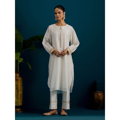 Anantaa by Roohi Trehan Off White Round Hem Kurta Back Motif with Pant (Set of 2)