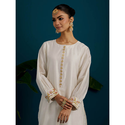 Anantaa by Roohi Trehan Off White Round Hem Kurta Back Motif with Pant (Set of 2)