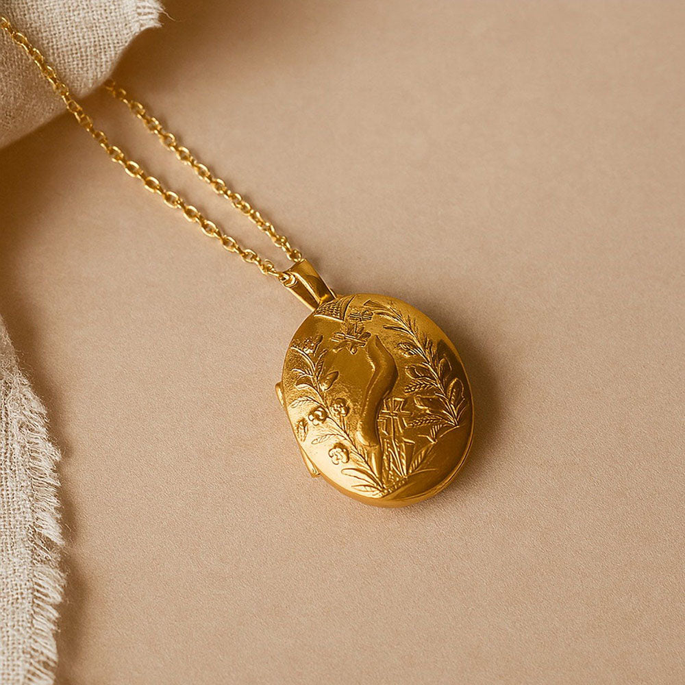 ANUSHKA JAIN JEWELLERY Nature Locket Necklace