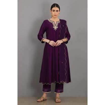 Asaga Talha Purple Embroidered Chanderi Kurta with Pants and Organza Dupatta (Set of 3)