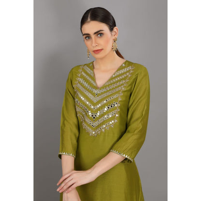 Asaga Danish Mehendi Embroidered Chanderi Silk Kurta with Pants and Organza Dupatta (Set of 3)