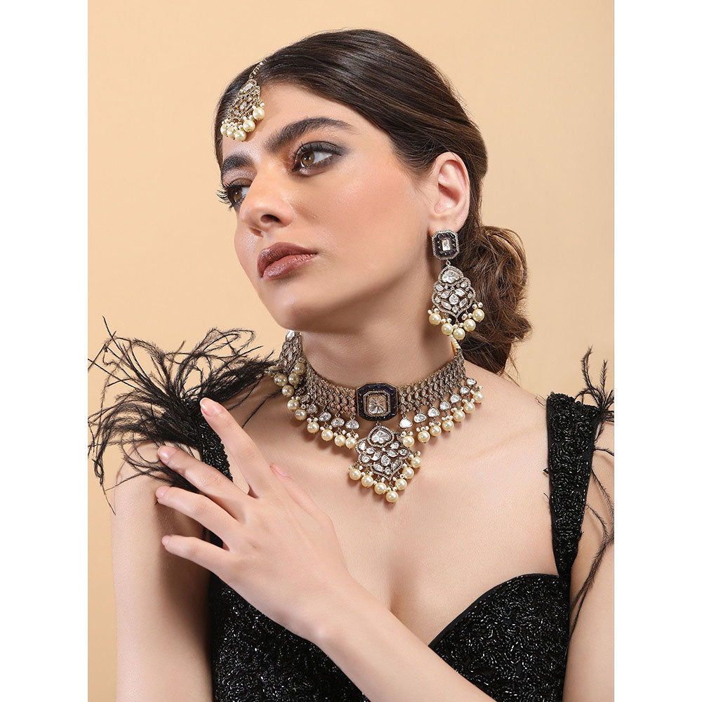 Auraa Trends 22Kt Gold Plated Kundan White Jewellery Set
