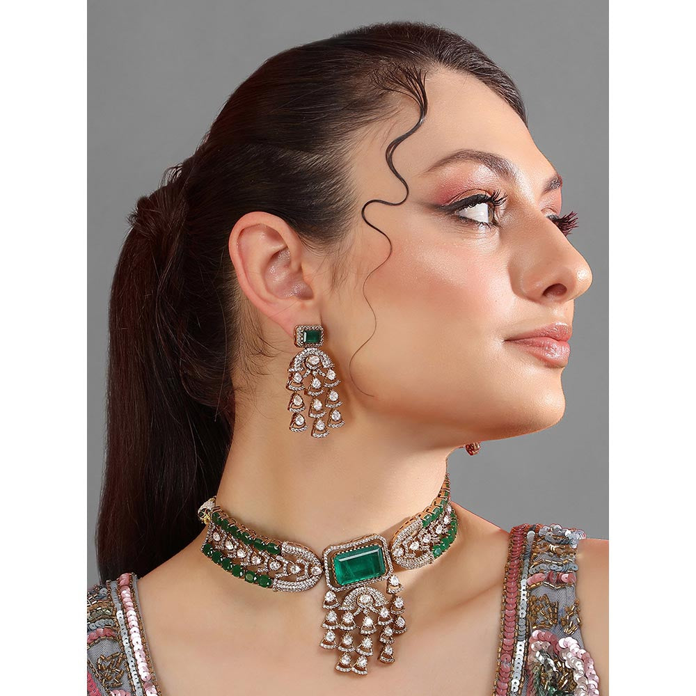 Auraa Trends Green Gold-Plated Kundan-Studded and Beaded Jewellery Set