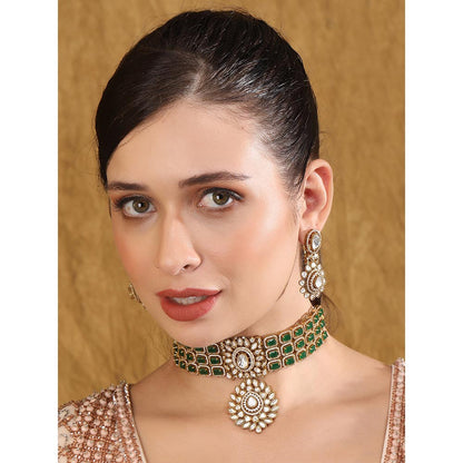 Auraa Trends Green Crafted Necklace with Matching Earrings