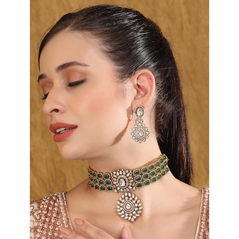 Auraa Trends Green Crafted Necklace with Matching Earrings
