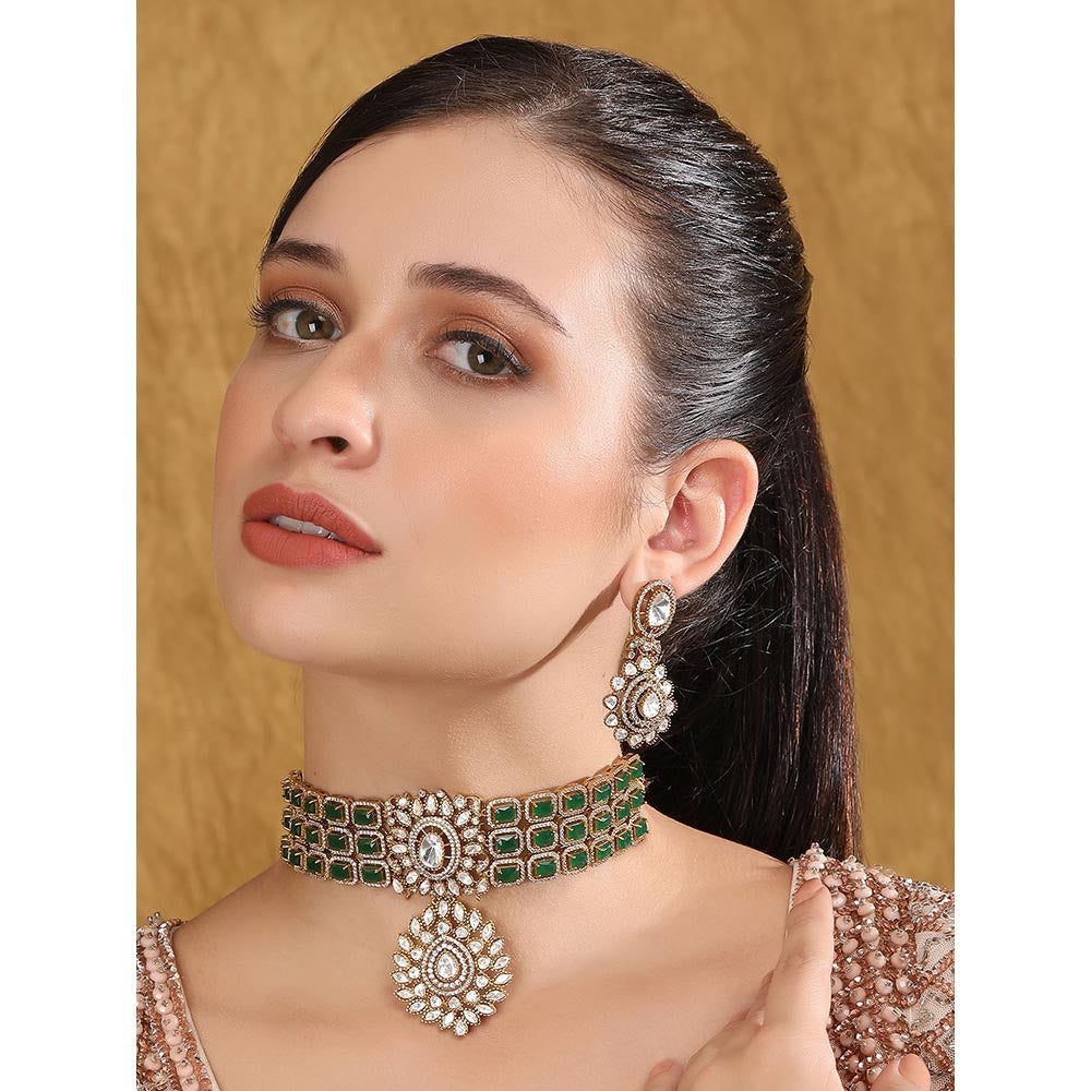 Auraa Trends Green Crafted Necklace with Matching Earrings
