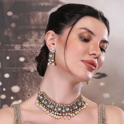 Auraa Trends Green Royal Kundan Pearl Choker Necklace Set
