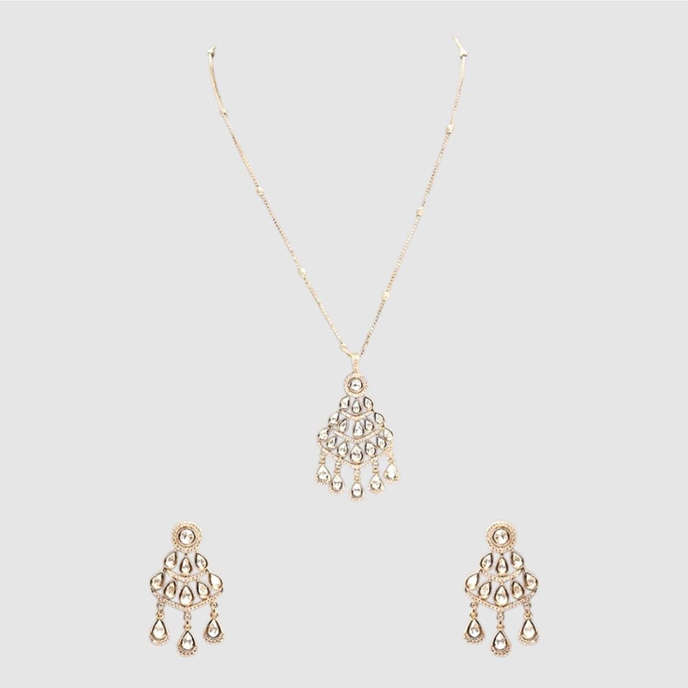 Auraa Trends Delicate Gold-Plated Kundan Pendant Necklace Set