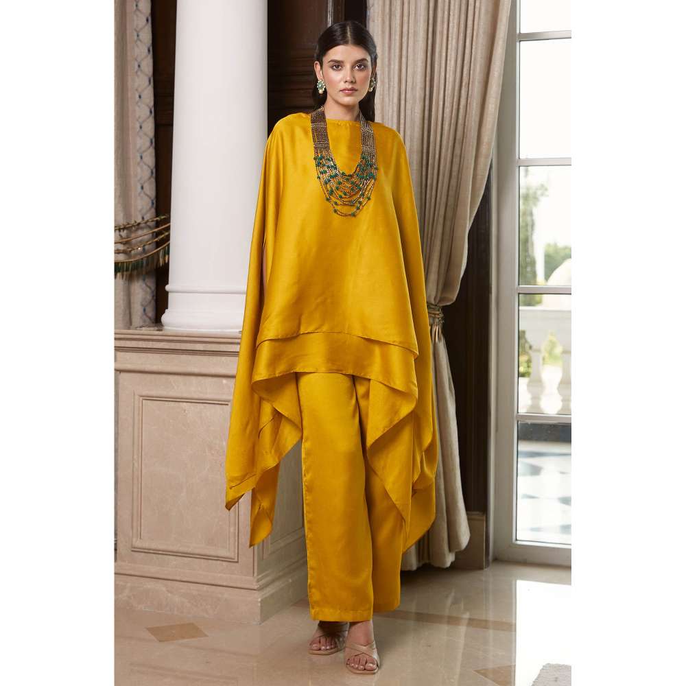 Basanti Kapde aur Koffee Yellow Co-Ord With Necklace (Set of 3)