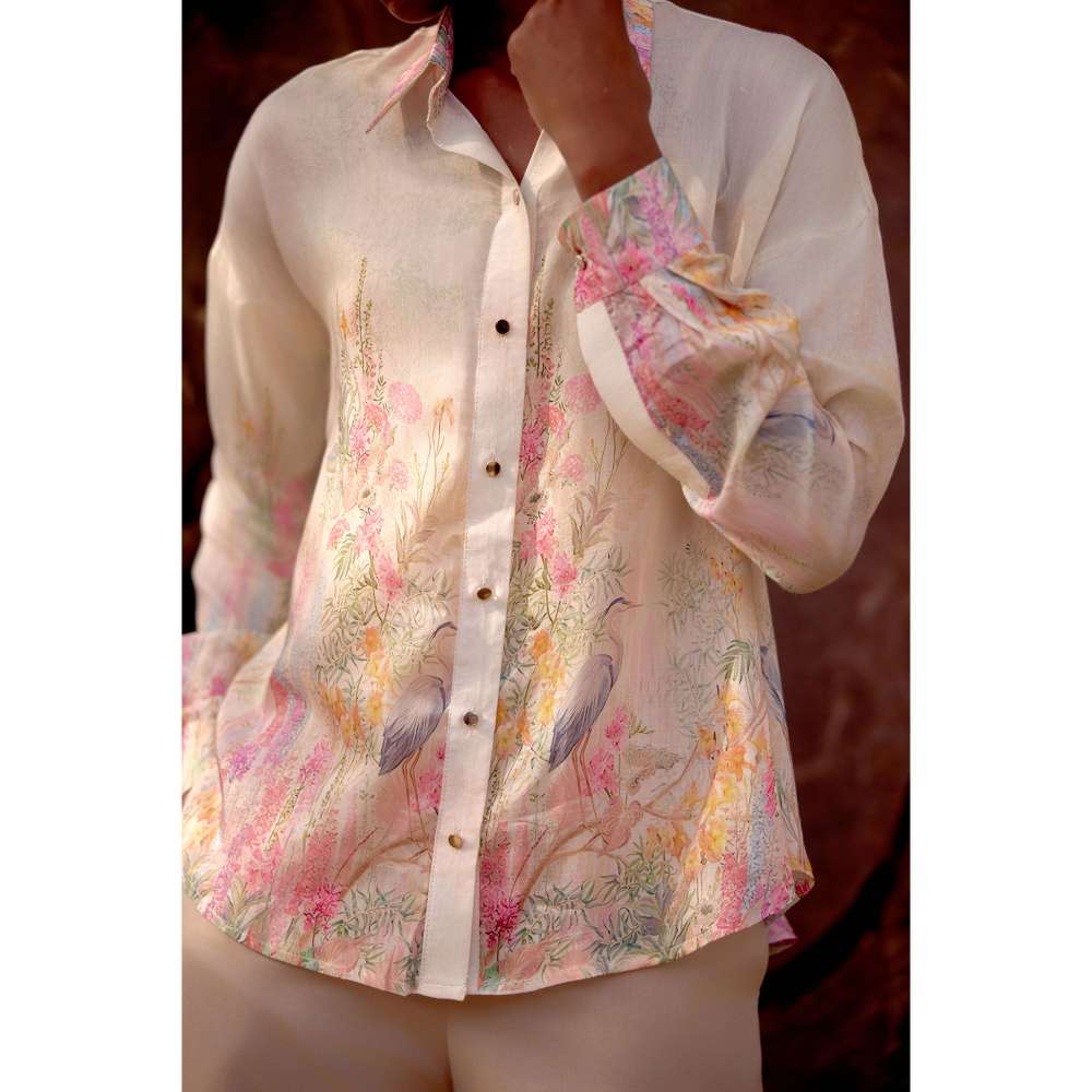 Basanti Kapde aur Koffee Ivory Printed Rose Reed Summer Silk Shirt