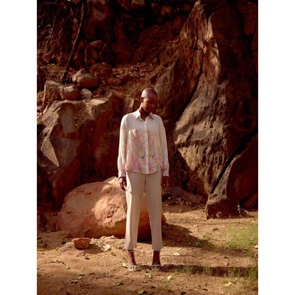 Basanti Kapde aur Koffee Ivory Printed Rose Reed Summer Silk Shirt