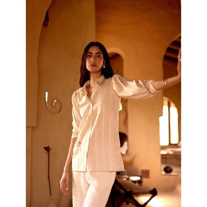 Basanti Kapde aur Koffee Beige Striped Linen Blend Shirt