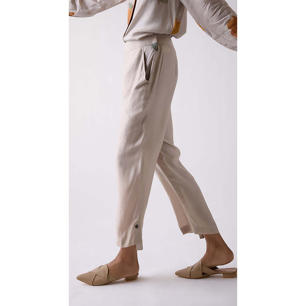 Basanti Kapde aur Koffee Women Grey Straight-Fit Trouser