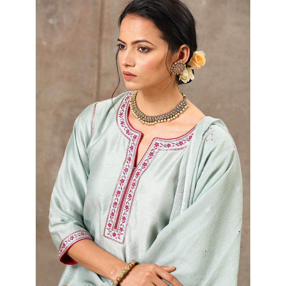 Bbaawri Green Hand Embroidered Chanderi Silk Kurta with Pant & Dupatta (Set of 3)