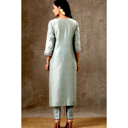 Bbaawri Sage Green Pink Hand Embroidered Chanderi Silk Kurta with Pant & Dupatta (Set of 3)