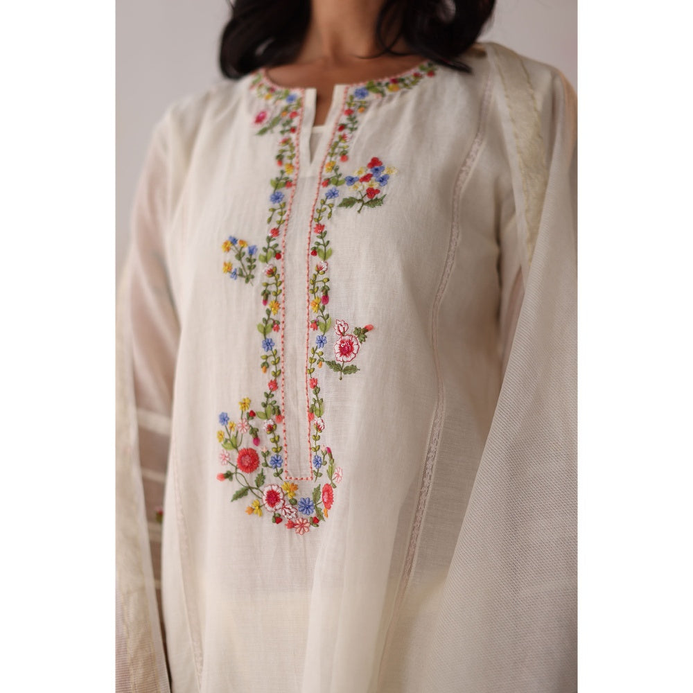 Begum Pret White Mogra Kurta with Pant with slip and Dupatta (Set of 4)